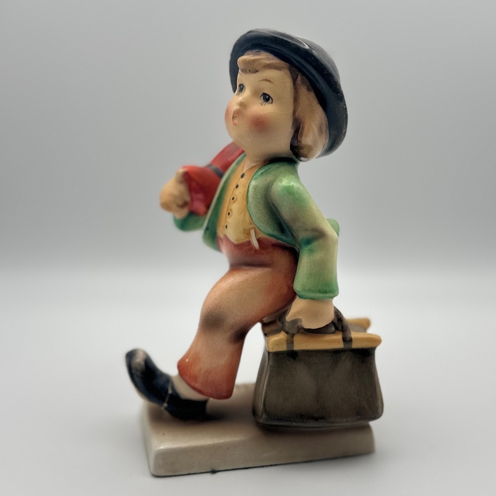 Hummel Masterpiece Collection- Merry Wanderer TMK 1 (Hum 11/0)